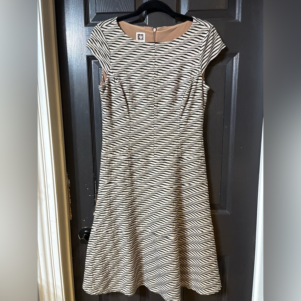 Anne Klein Black and Beige Wave Pattern Mid Length Dress